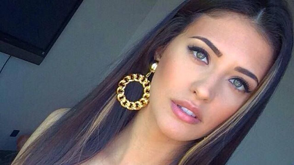 Antonia, cu bustul la vedere. Ceea ce parea o fotografie normala s-a transformat intr-o poza HOT