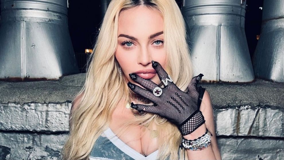 Madonna a sărbătorit 67 de ani cu o petrecere regală, fără pantaloni, doar în corset și cu tort Labubu de la iubitul de 28 de ani! Cât de spectaculos arată tortul
