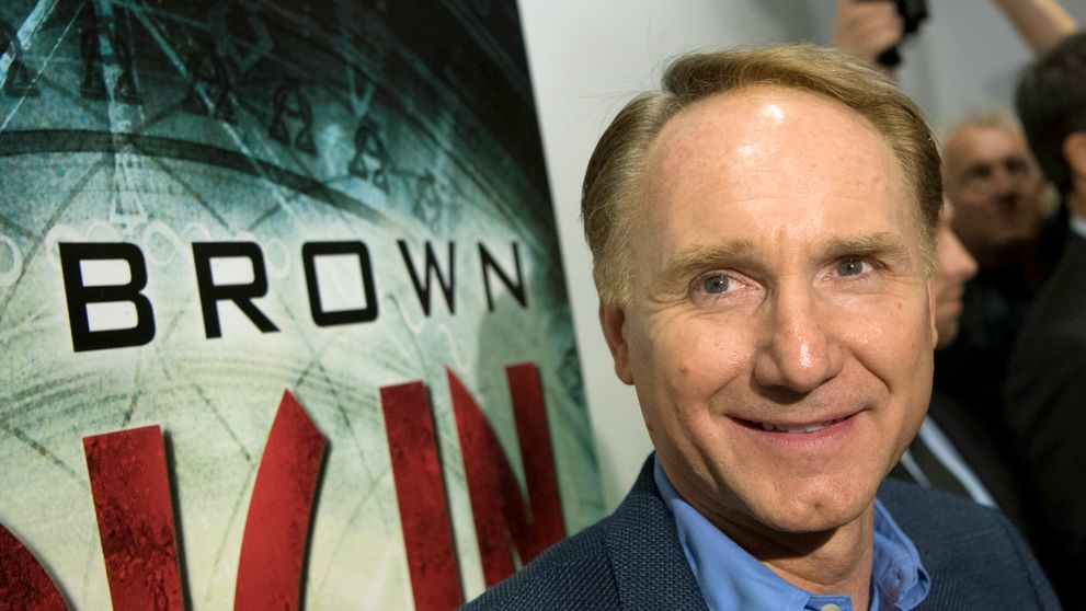 Dan Brown, celebrul autor al ”The Da Vinci Code”, se căsătorește cu cea de-a patra amantă a sa, cu 27 de ani mai tânără decât el