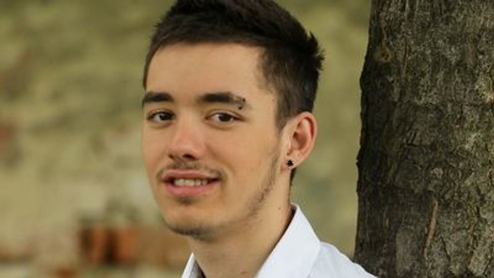 Adrian Tutu, marele castigator de la “Romanii au talent”, a compus o piesa pentru fanii lui de pe Facebook! Ascult-o AICI!