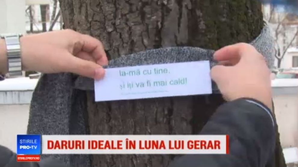 Gestul generos al unor tineri din Pitesti. Darurile au fost infasurate pe copaci