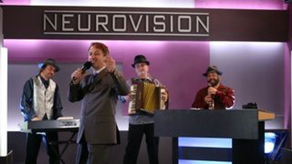 Peste 2 milioane cinci sute de telespectatori au urmarit programul Divertis la Pro Tv