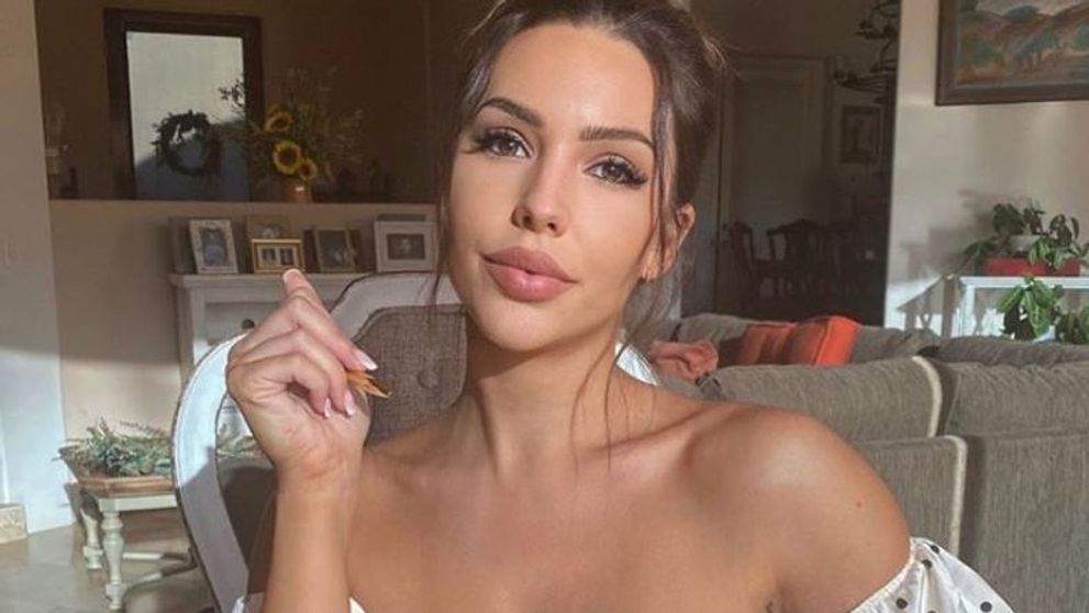 O vedetă Instagram a postat propunerile indecente primite de la fani. Care a fost urmarea