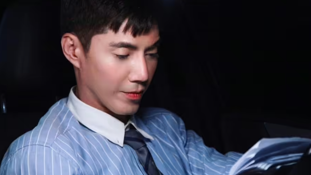 Actorul Wang Tai, găsit mort pe acoperiș, la câteva ore după filmase un episod din popularul ”Bittersweet Destiny”. Avea 43 de ani