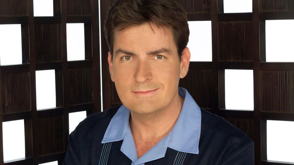 Cum arată Charlie Sheen acum, la patru ani după ce a dezvăluit că are HIV: ”Parcă eram posedat”