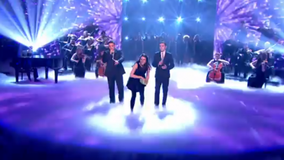Simon Cowell, atacat cu oua in finala 