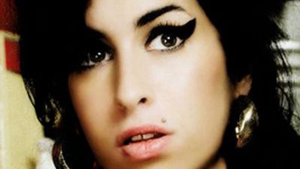 Amy Winehouse a refuzat sa apeleze la specialisti pentru a scapa de dependenta de alcool