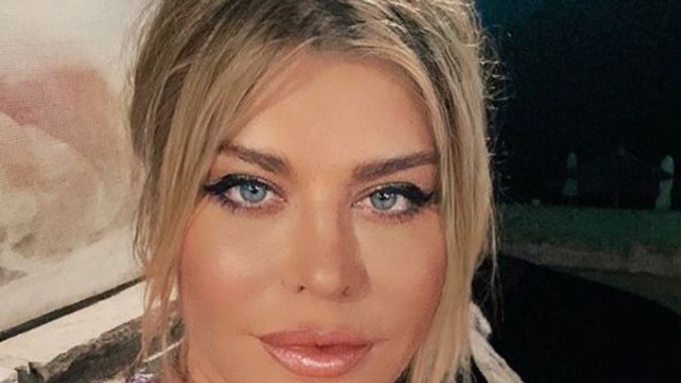 Loredana Groza, pusă la zid de fani din cauza fotografiilor în costum de baie: „Ce se întâmplă cu tine?”