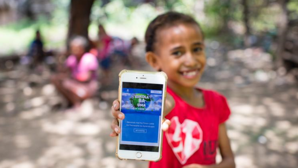 UNICEF și Microsoft lansează o platformă educațională care le oferă copiilor posibilitatea de a continua să învețe