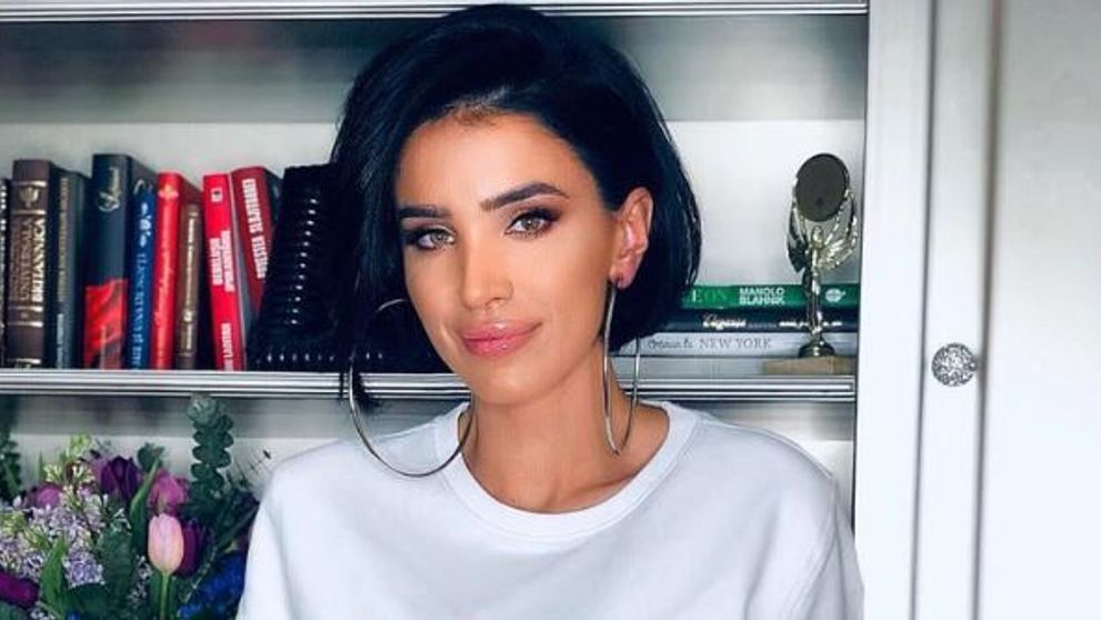 VIDEO Cum arată dressing-ul Adelinei Pestrițu. Vedeta are o colecție impresionantă de haine   