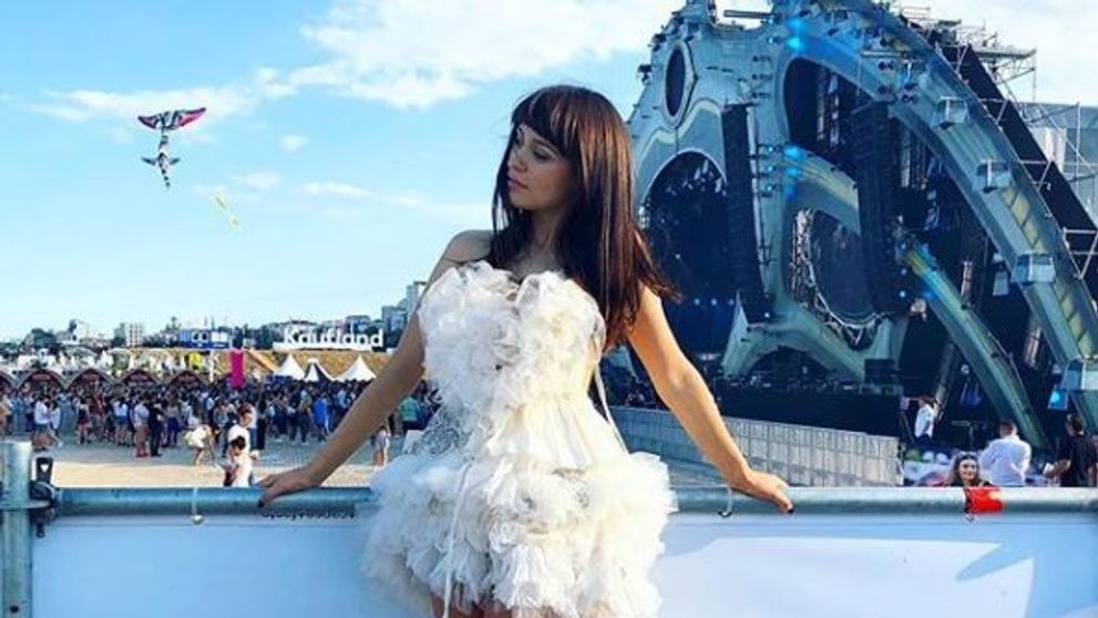 PRO TV ia pulsul petrecerii de la Neversea, iar Irina Rimes ține publicul cât mai aproape de scenă. Imagini exclusive