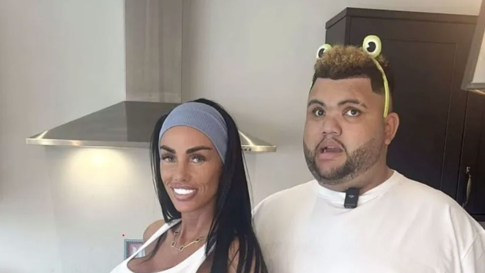 Fiul lui Katie Price a ajuns la 190 de kilograme. ”Ar putea muri oricând”. Are o afecțiune care îl face să se îngrașe necontrolat