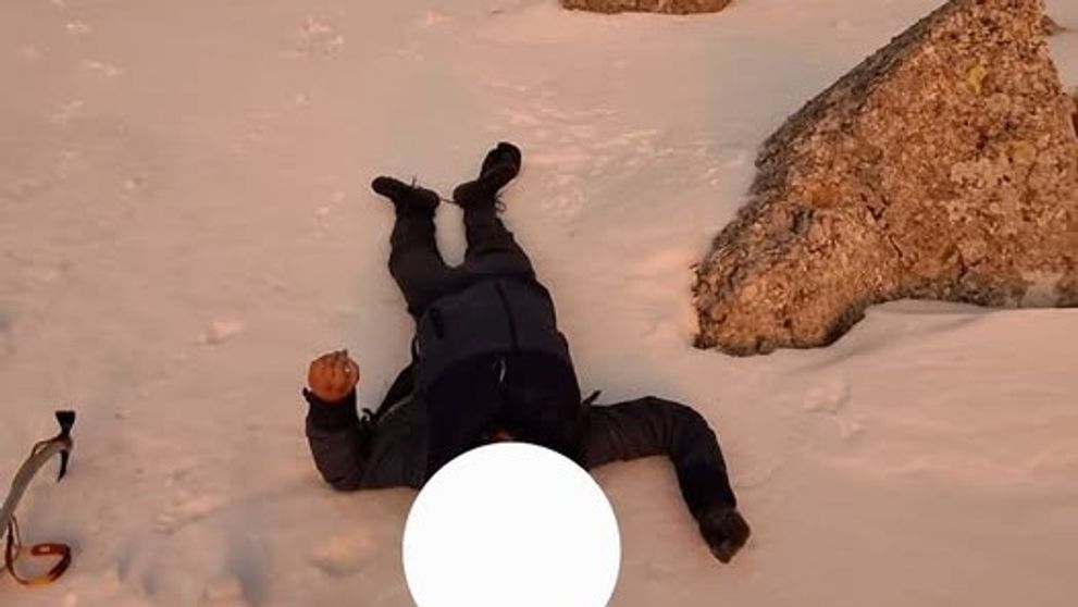 Copil dispărut pe munte, găsit de meteorologul de serviciu de la staţia Omu. Nu se poate mișca, după ce a căzut şi a suferit un traumatism al coloanei