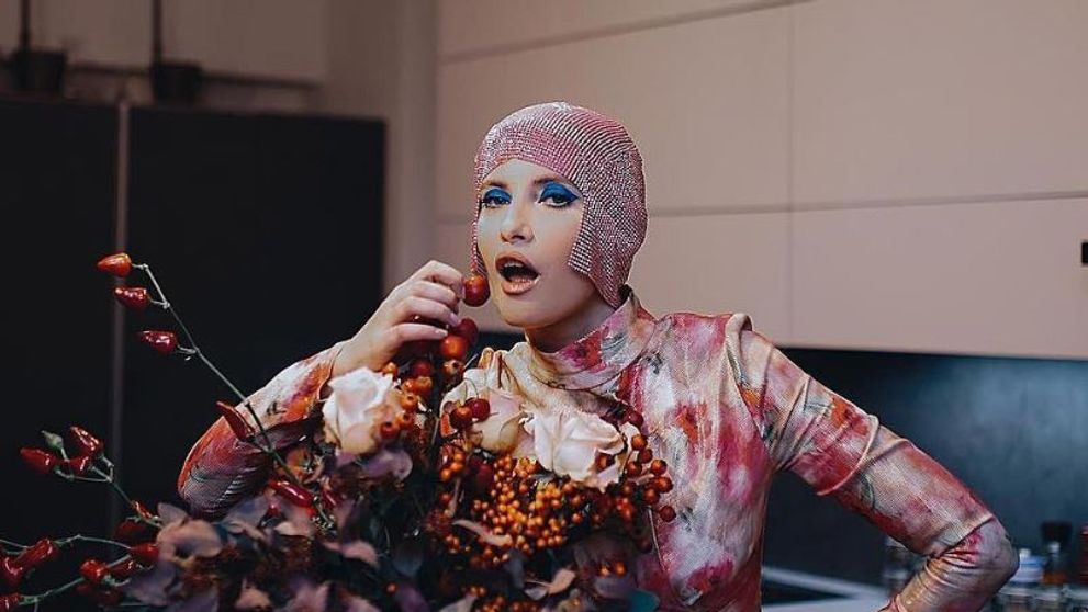 VIDEO Iulia Albu îi face presing la dressing Ronei Hartner