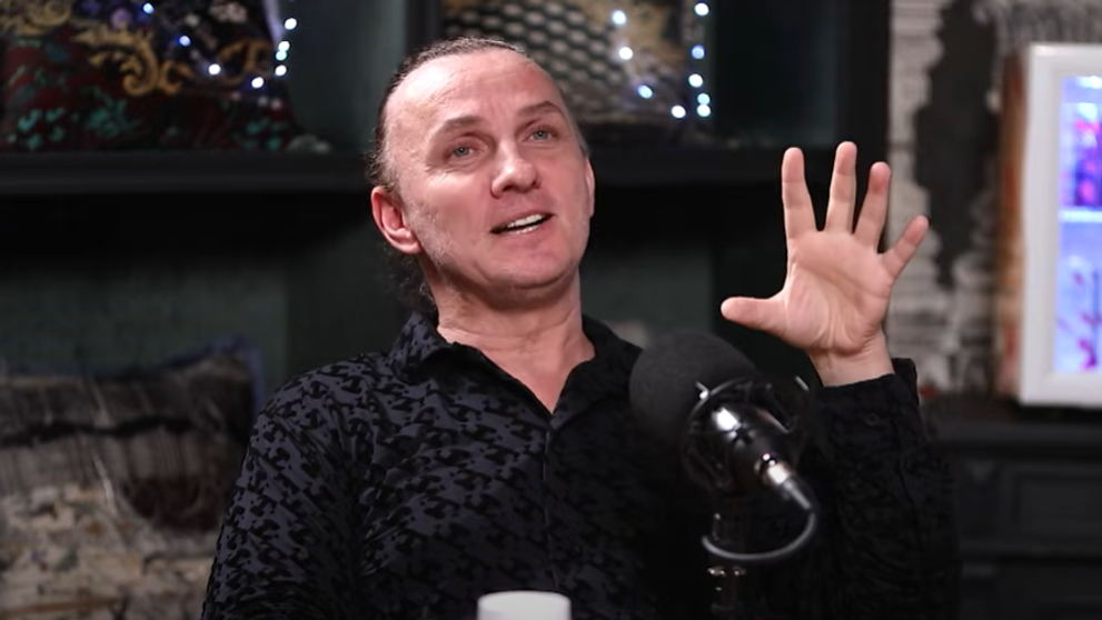 Mihai Trăistariu spune că are „o problemă”: „Mi-am luat iubite numai puștoaice, una îmi spunea daddy/tati. Taică-su avea 39 de ani, eu 40!”