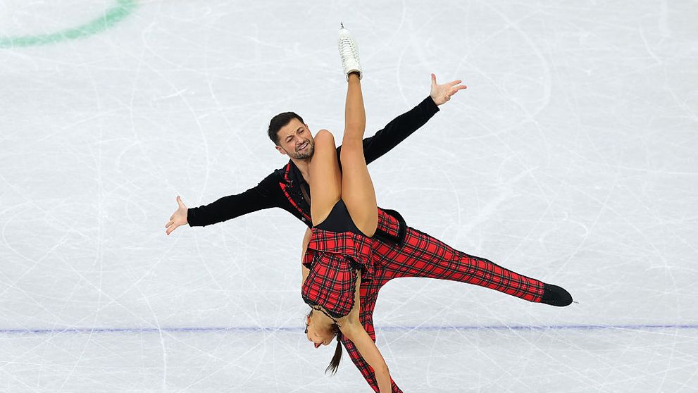 Imagini video cu eroarea devastatoare pentru care patinatorii din Marea Britanie, Lewis Gibson și Lilah Fear, au ratat medalia olimpică