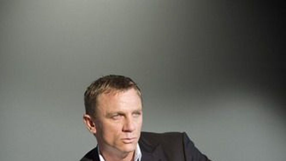 Agent 007

	JAMES BOND, fireste!