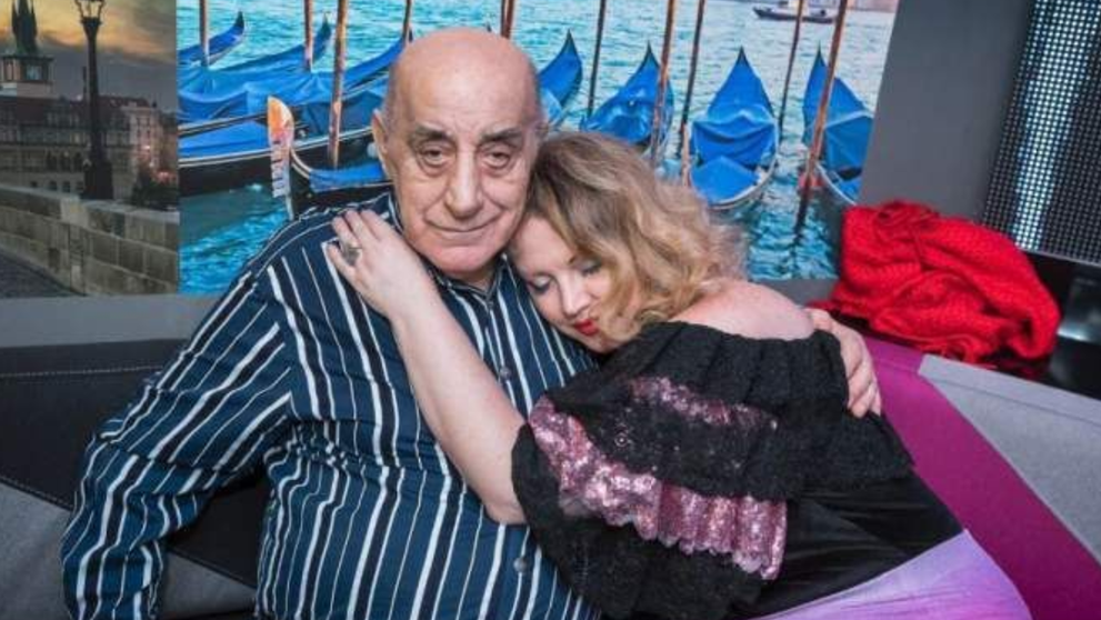 Viorel Lis, într-o ipostază care-i place la bătrânețe. Cum l-a surprins soția lui