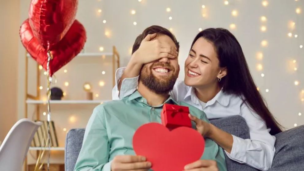 Surpriză neplăcută de Valentine's Day. Ce cadou i-a făcut o tânără iubitului ei. Reacția lui a apărut într-un video și a devenit virală