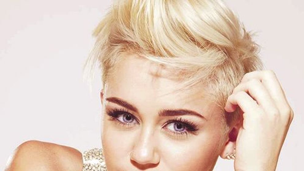 Miley Cyrus s-a pozat foarte sexy in vacanta in Costa Rica. Si-a uimit fanii cu abdomenul ei perfect