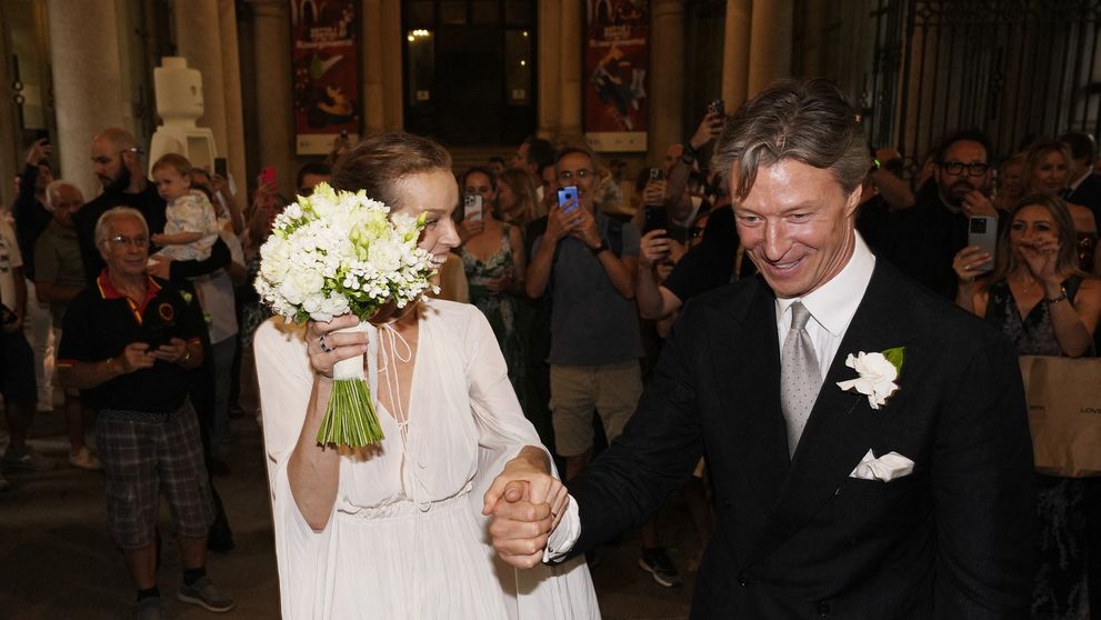Eva Herzigova s-a căsătorit la 53 de ani. Ce rochie de mireasă atipică a avut fostul supermodel din anii 90