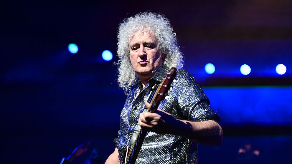 După ce a donat mii de flori în satul în care locuiește, lui Brian May i s-a interzis să mai planteze narcise. Motivul absurd invocat de autorități și reacția legendarului chitarist