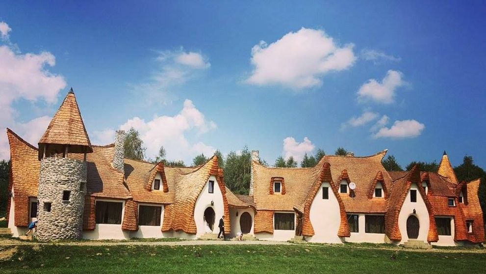 Castelul de lut din Valea Zanelor sau visul oricarui copil devenit realitate. Cum arata superba constructie