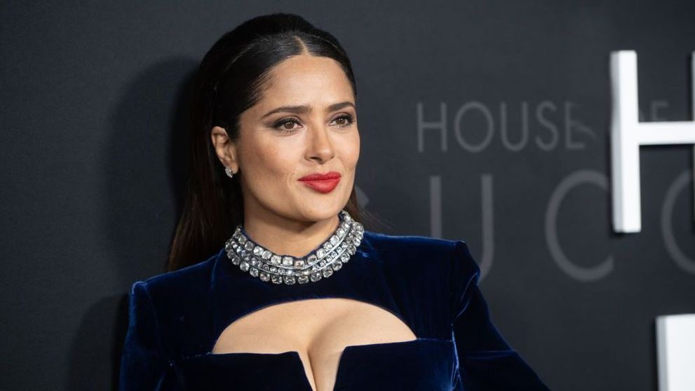 Salma Hayek, ținută de vis pentru promovarea filmului House of Gucci
