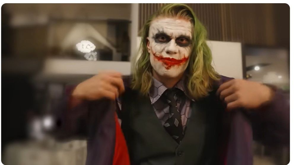VIDEO. Un celebru fotbalist s-a deghizat în Joker și a mers să cumpere scutece: Arată grozav!