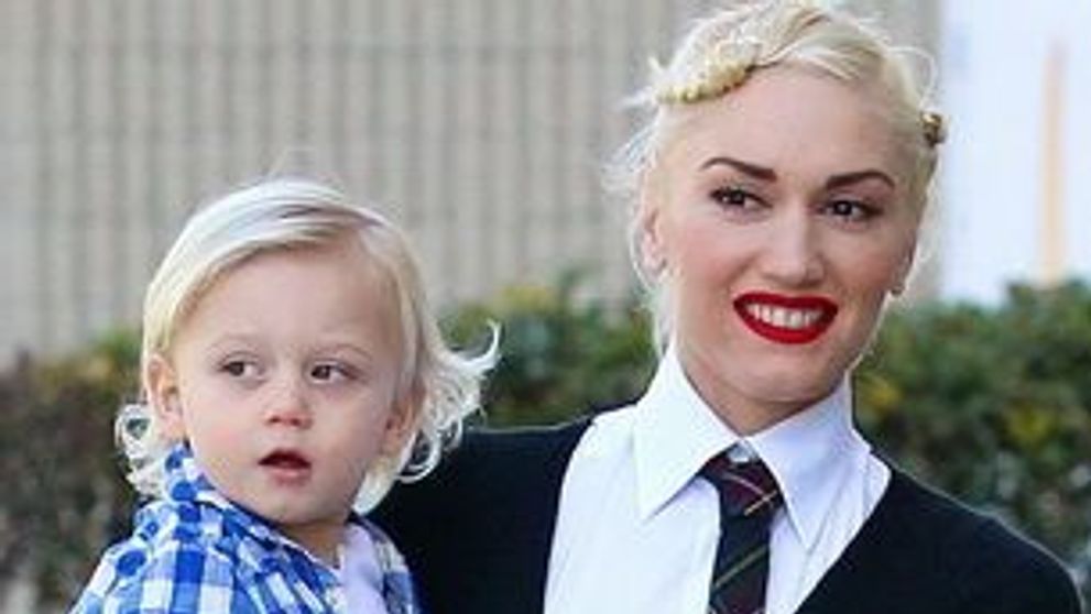 Gwen Stefani, o mama frumoasa si grijulie!FOTO