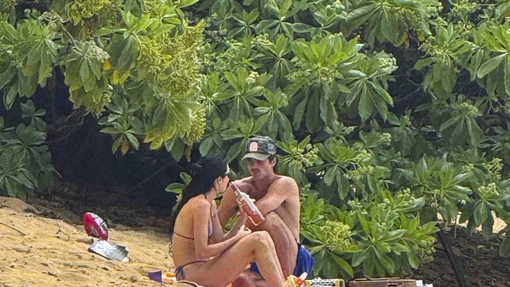 Au făcut tot posibilul să-și țină relația secretă, dar paparazzii i-au fotografiat în vacanță, pe o plajă exotică din Hawaii. Kendall Jenner și Jacob Elordi, cuplul momentului!