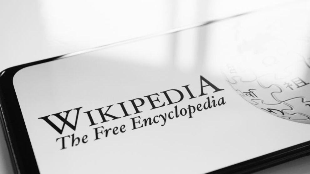 Wikipedia, cea mai mare enciclopedie liberă, va adopta un nou regulament împotriva 