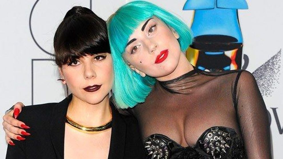 Seamana atat de mult si, totusi, sunt atat de diferite! Sora mai mica a lui Lady Gaga, protagonista unui pictorial fashion