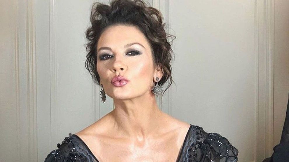 Catherine Zeta-Jones, apariție de senzație în costum de baie