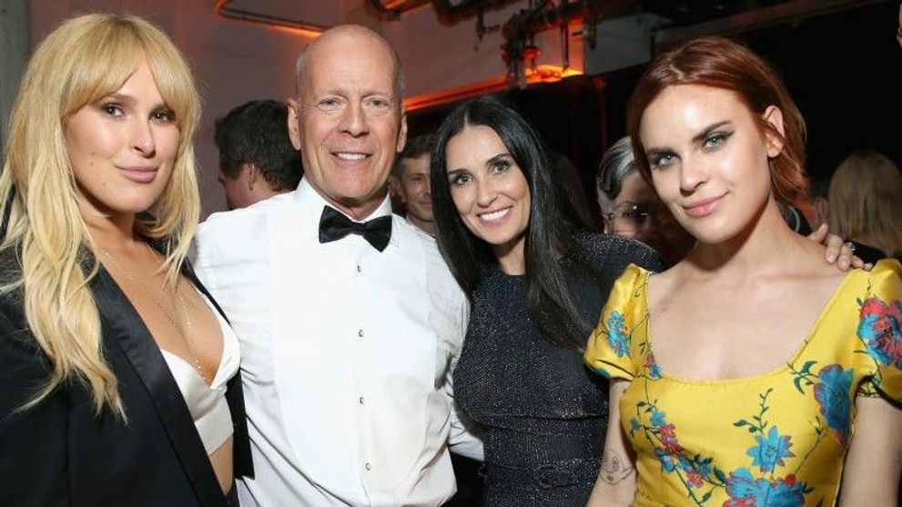 Cum au apărut la piscină fiicele lui Demi Moore și ale lui Bruce Willis. Rumer și Talulah, fermecătoare în costum de baie