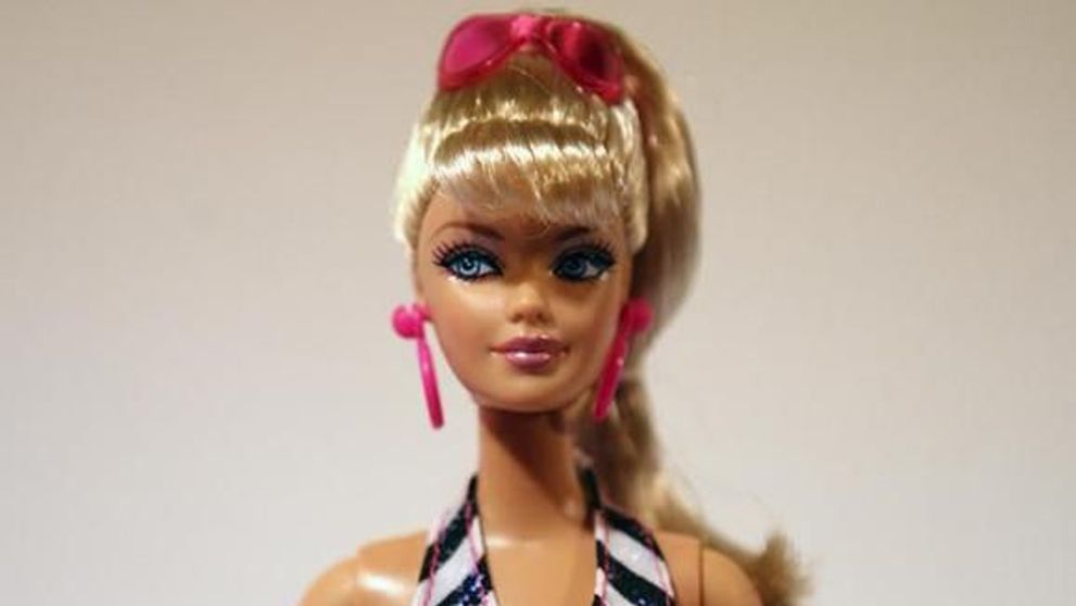 Papusa Barbie a ramas orfana!