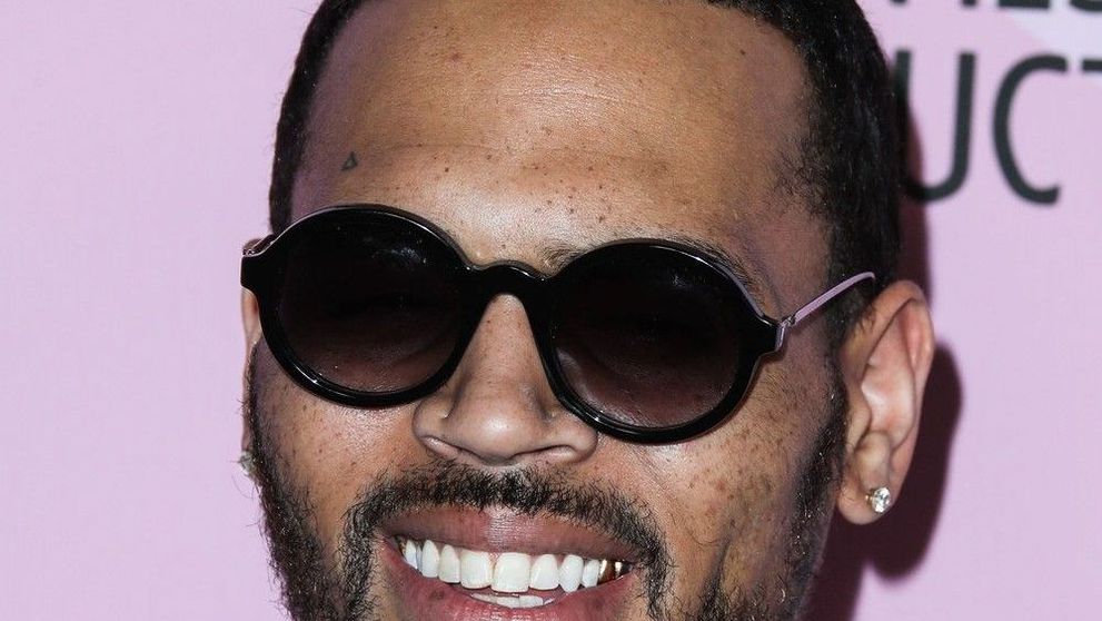 Chris Brown și-a pus dinți de aur, în valoare de 100.000 de dolari