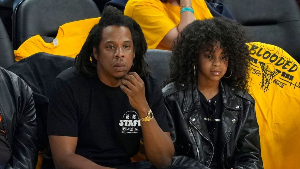 Cât de mult a crescut fiica lui Beyonce! Blue Ivy, surprinsă la un meci de baschet cu tatăl ei