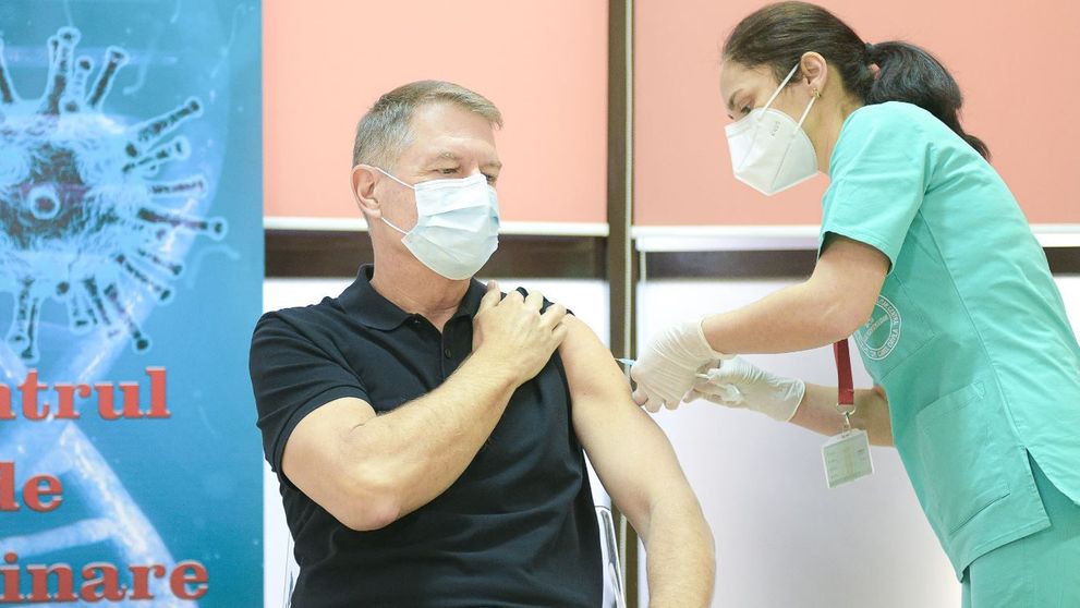 Ce spune Lucian Mândruță despre pozele cu președintele Klaus Iohannis de la vaccinare