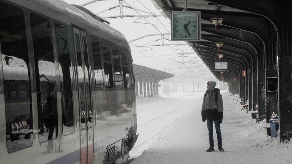 CFR a introdus primul vagon special pentru cei care practica sporturile de iarna. Cat costa un bilet Bucuresti - Brasov