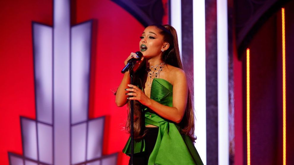 Un moment istoric în muzica mondială: Ariana Grande ocupă primele 3 locuri în topul Billboard Hot 100