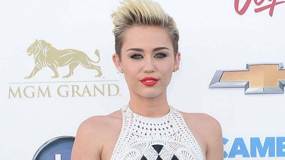 Miley Cyrus, protagonista unui dans lasciv care a aprins imaginatia barbatilor. Cum se distreaza vedeta de cand s-a despartit de iubitul ei