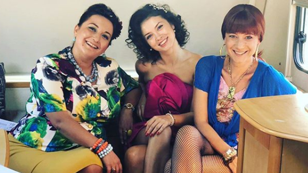 Parada picioarelor sexy în Las Fierbinți! Cum au pozat cele trei actrițe principale