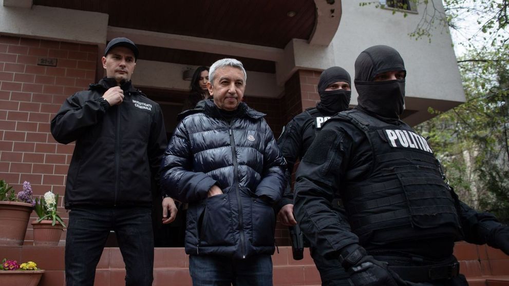 Ce discuții ar fi avut Dan Diaconescu cu una dintre cele două gemene minore: „O să ai mult de câștigat”