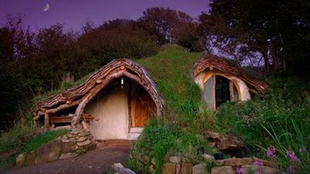 O familie din Tara Galilor traieste intr-o casa ca in Lord Of the Rings! <span style=