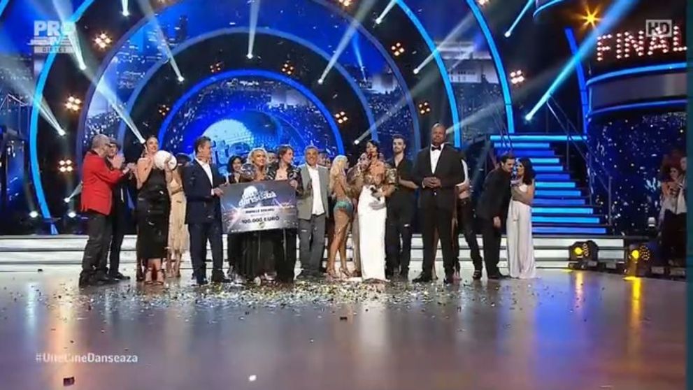 Publicul a decis! Dupa 10 saptamani petrecute la repetitii si pe ringul de dans, ei sunt castigatorii Uite cine danseaza