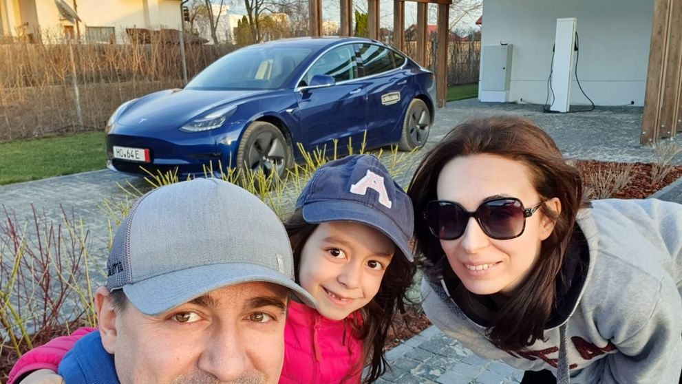 George Buhnici are cel mai nou model Tesla: ”Doar nu credeați ca am cumpărat-o de la noi”