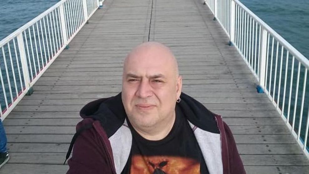 Îți mai aduci aminte de „Mârlanu” din Trăsniți în NATO? Uite ce face acum Toni Ionescu