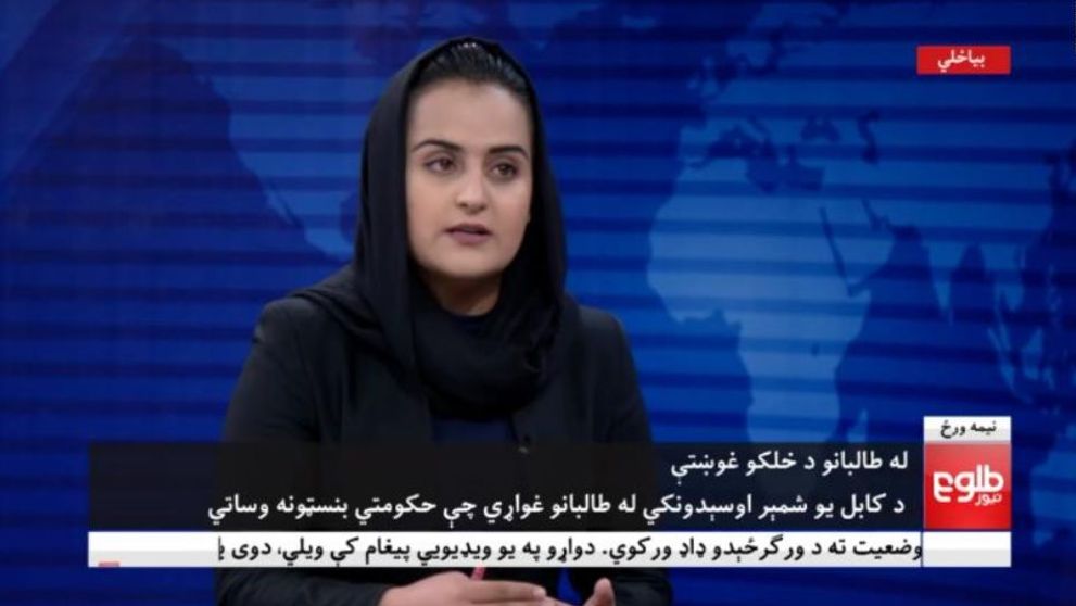 Jurnalista afgană care i-a luat interviu purtătorului de cuvânt al talibanilor a plecat din țară: „Mă tem”