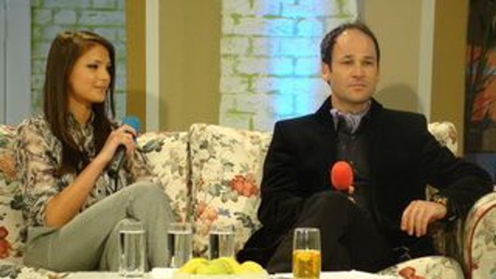 Robert Negoita si-a prezentat la Happy Hour iubita cu 19 ani mai tanara
